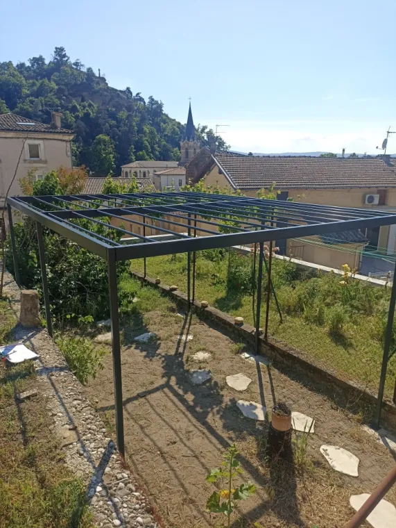 Fabrication et installation d'une pergola en acier à Châteauneuf-sur-Isère, Saint-Marcel-lès-Valence, Métallerie Serrurerie Luc Martin
