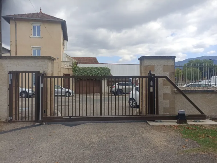 Installation d'un portail électrique à Saint-marcel-les-valence, Saint-Marcel-lès-Valence, Métallerie Serrurerie Luc Martin