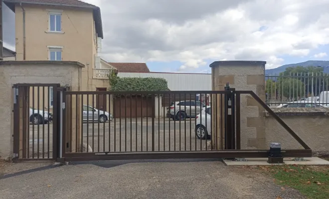 Installation de portails autoportés, Saint-Marcel-lès-Valence, Métallerie Serrurerie Luc Martin