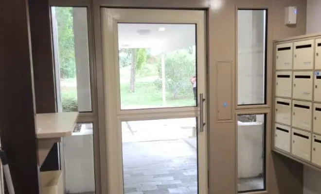 Installation de porte immeuble et ses options, Saint-Marcel-lès-Valence, Métallerie Serrurerie Luc Martin
